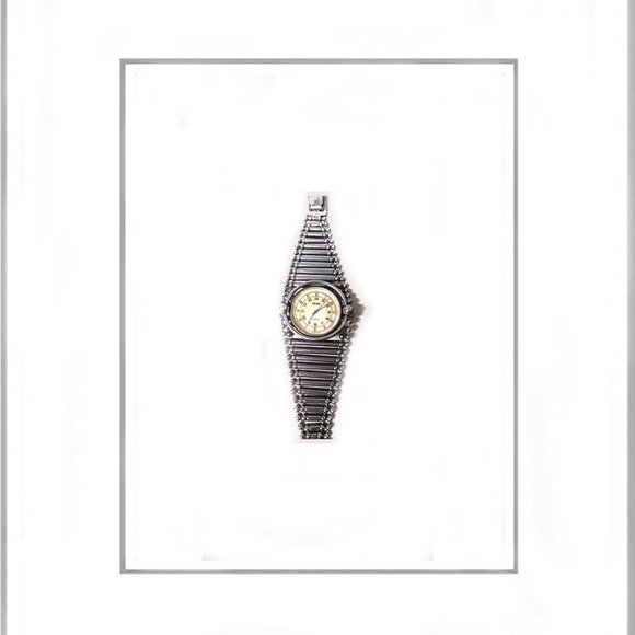 Rare & Unique Fashionable Limited Edition Women\'s Pearl Watch